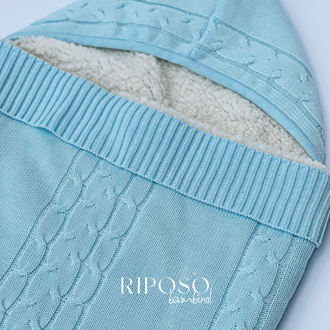 Saquito para bebé color azul, tejido de punto – Riposo